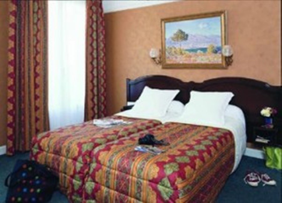 HOTEL ROYAL FROMENTIN photo 2