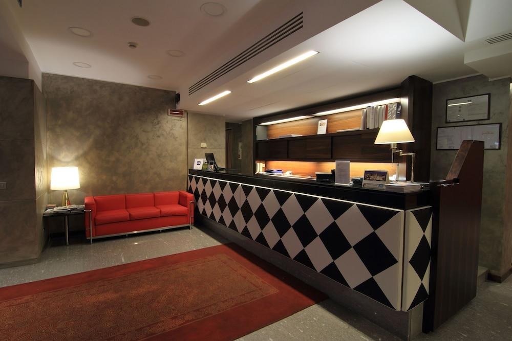 Hotel Metro photo 2