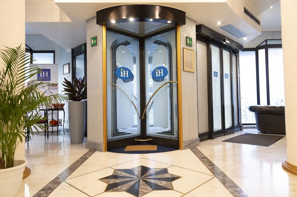 IH HOTELS MILANO BOCCONI photo 4