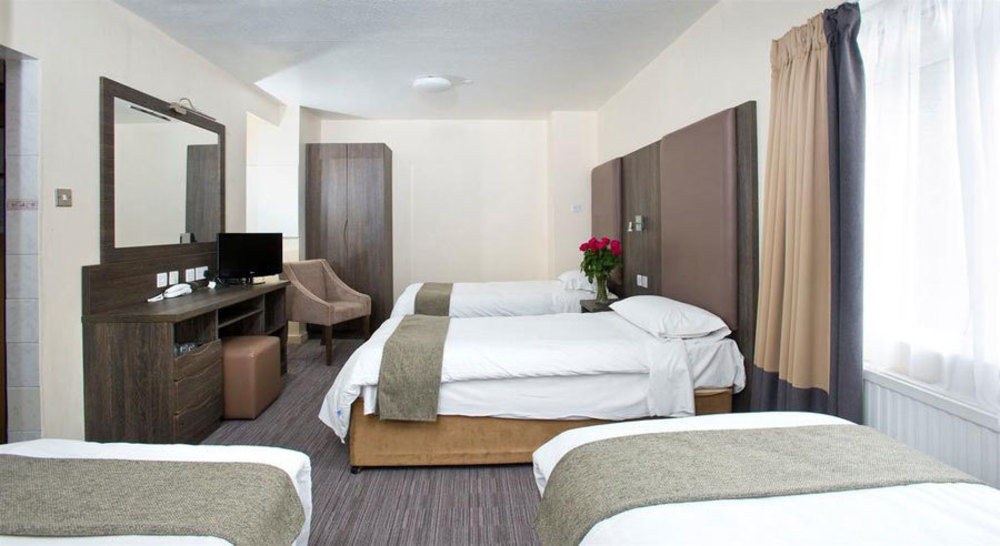 LILY HOTEL