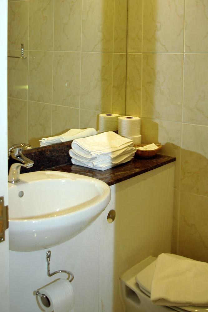 WESTBURY HOTEL photo 2