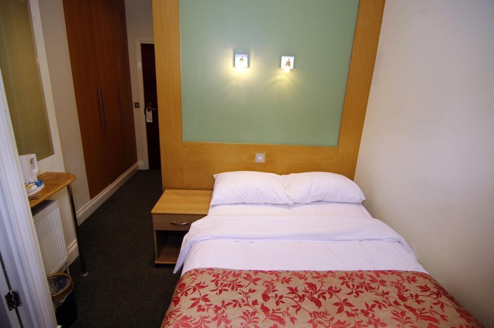WESTBURY HOTEL photo 4