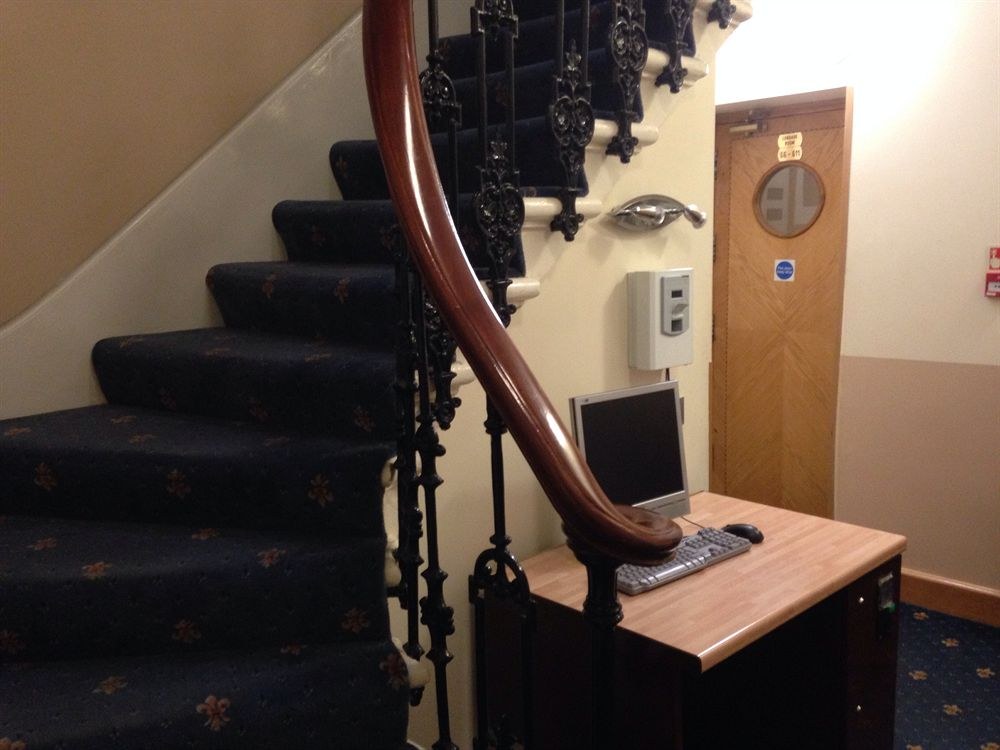 OXFORD HOTEL EARLS COURT LONDON