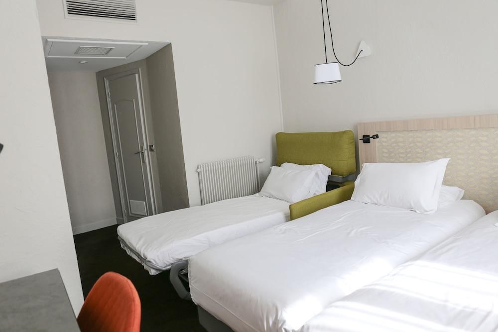 HOTEL VENDOME photo 3