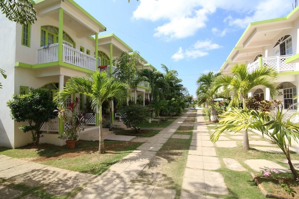 FUN HOLIDAY BEACH RESORT photo 2
