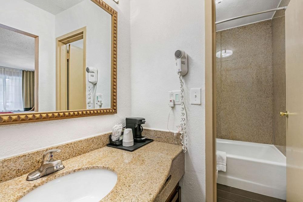 COMFORT INN DOWNTOWN - NASHVILLE photo 3