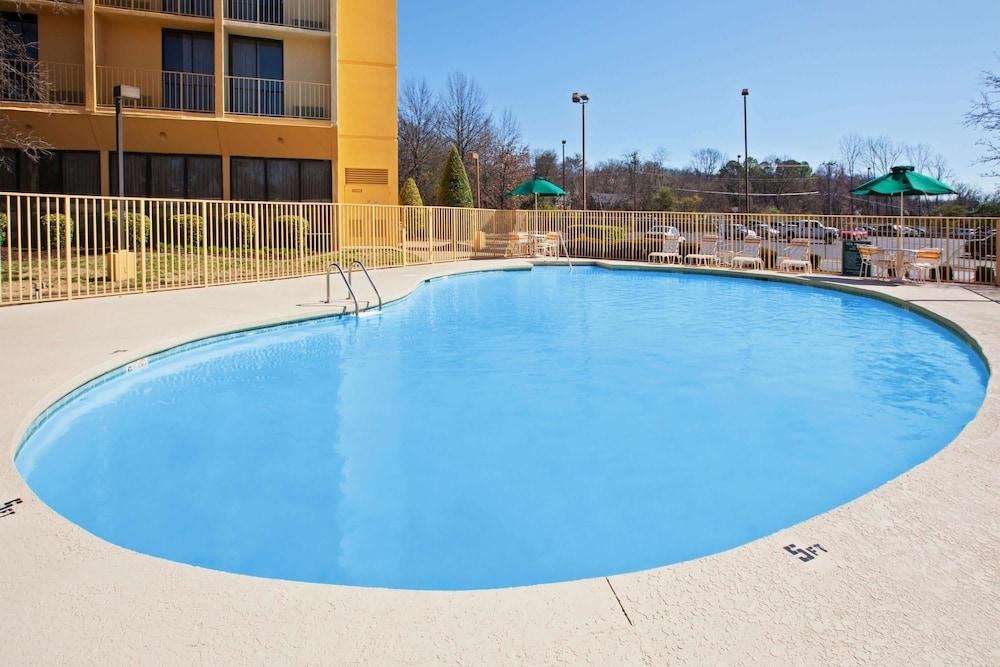 LA QUINTA INN & SUITES NASHVILLE AIRPORT/OPRYLAND photo 2