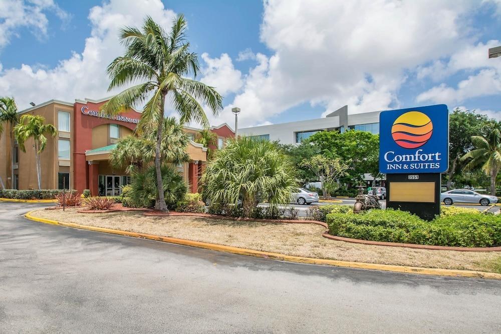 COMFORT INN & SUITES FT. LAUDERDALE EXECUTIVE AIRP photo 2