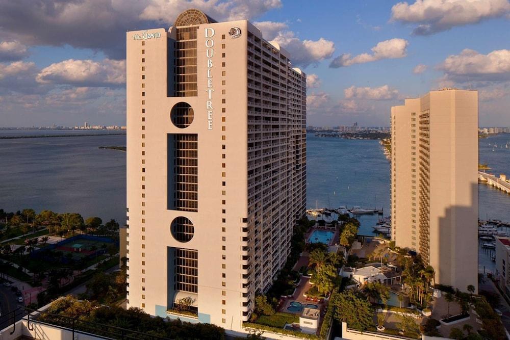 DOUBLETREE BY HILTON GRAND HOTEL BISCAYNE BAY photo 2