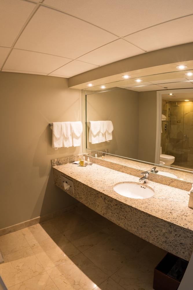 DOUBLETREE BY HILTON GRAND HOTEL BISCAYNE BAY photo 3