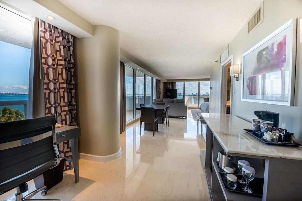 DOUBLETREE BY HILTON GRAND HOTEL BISCAYNE BAY photo 4