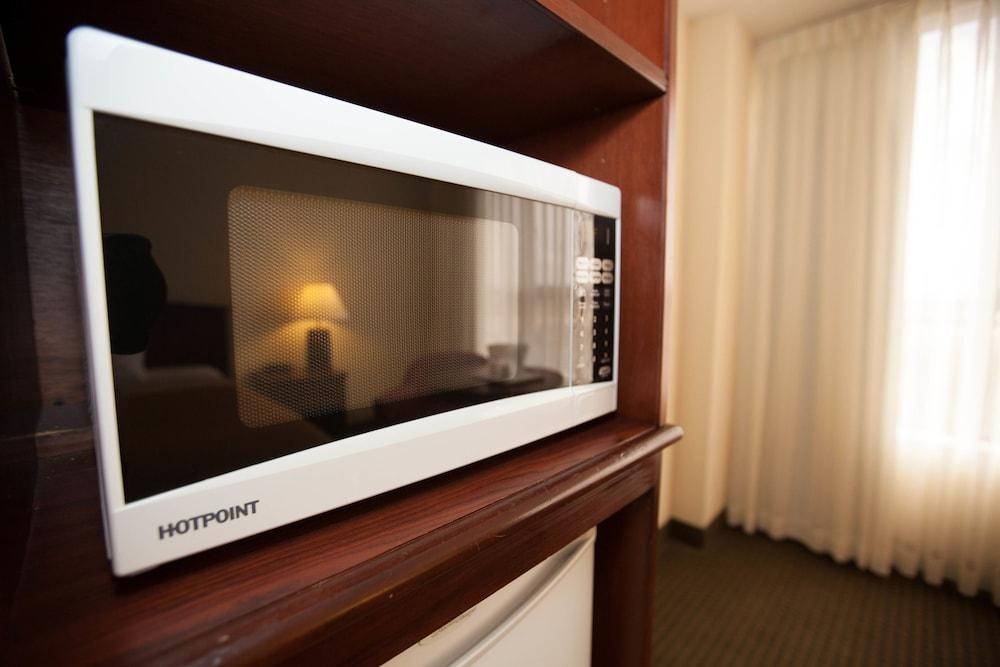HOLIDAY INN MIAMI WEST-AIRPORT AREA photo 3