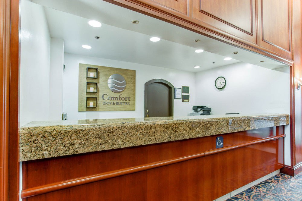 COMFORT INN AND SUITES SAN FRANCISCO AIRPORT NORTH photo 1
