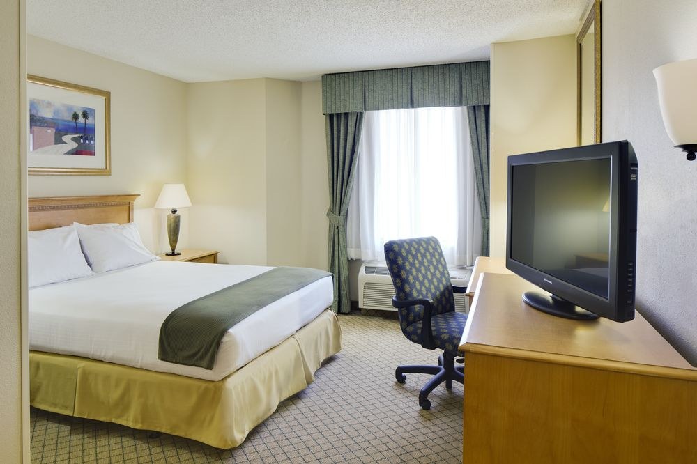 HOLIDAY INN EXPRESS UNIVERSAL STUDIOS photo 1