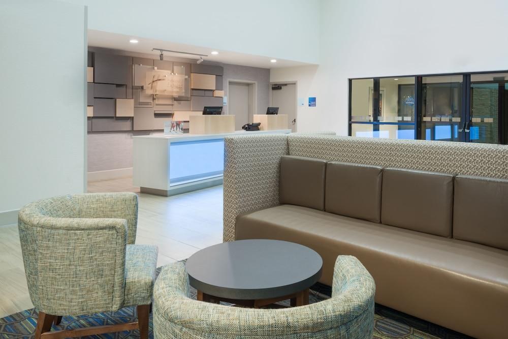 HOLIDAY INN EXPRESS UNIVERSAL STUDIOS photo 3