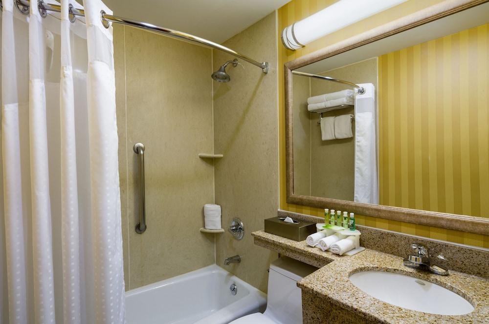 HOLIDAY INN EXPRESS CHELSEA photo 3