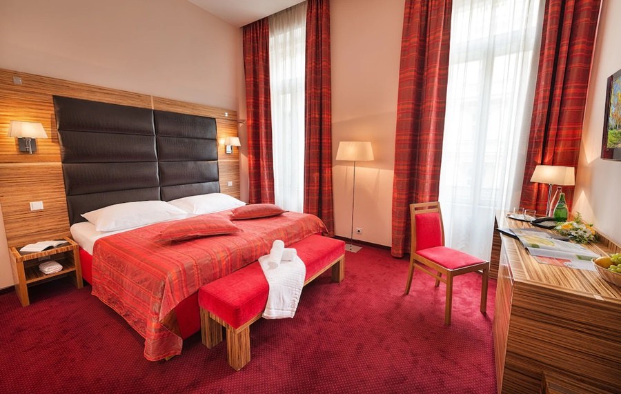 EA HOTEL SONATA