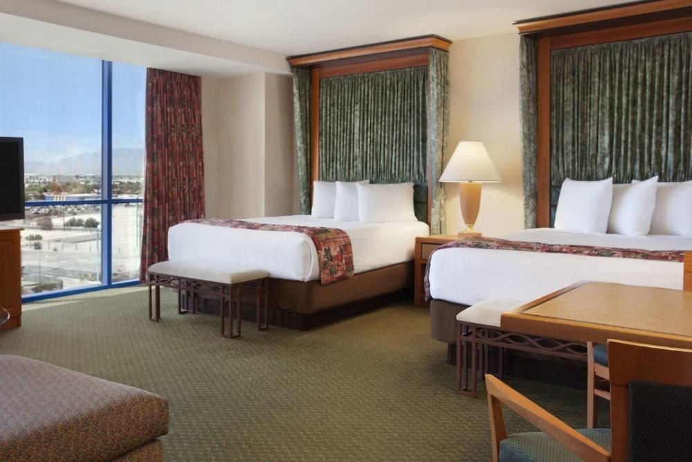 RIO ALL SUITE HOTEL & CASINO photo 3