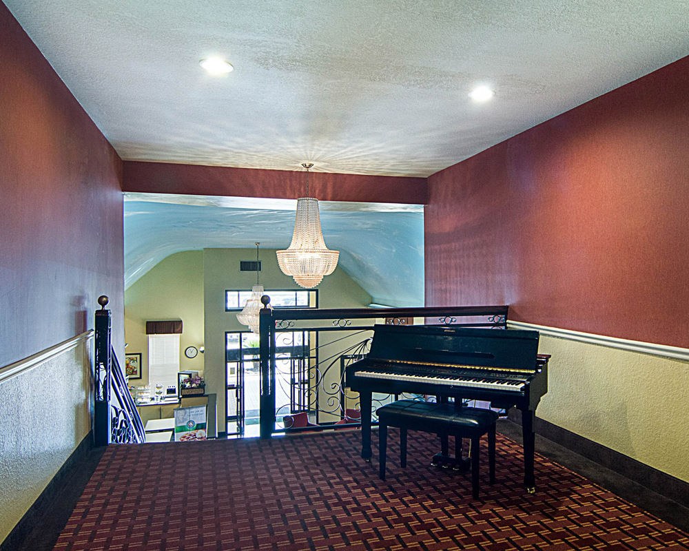 QUALITY SUITES NORTH photo 1