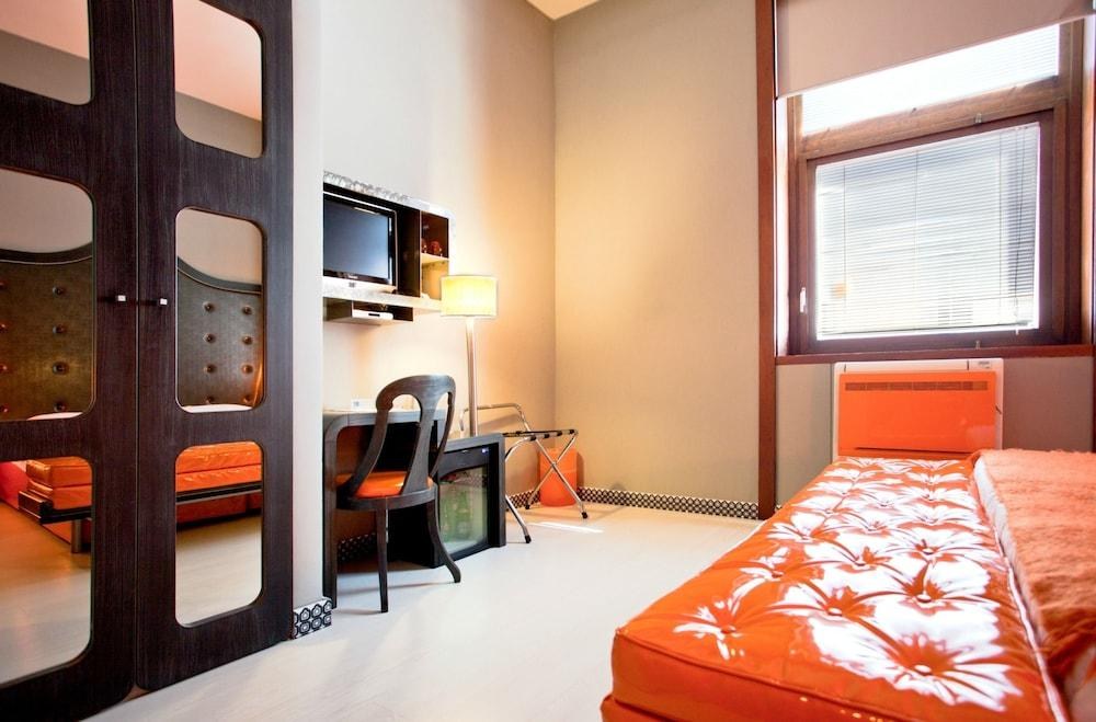 Orange Hotel photo 2
