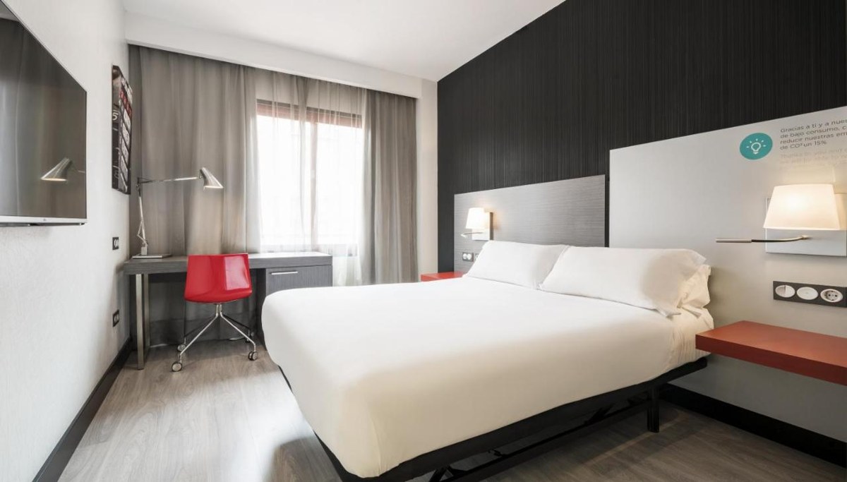 ILUNION SUITES MADRID photo 2