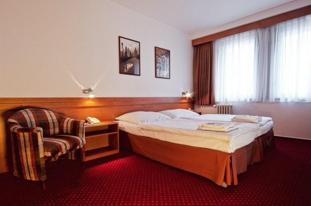 GLOBUS HOTEL photo 2