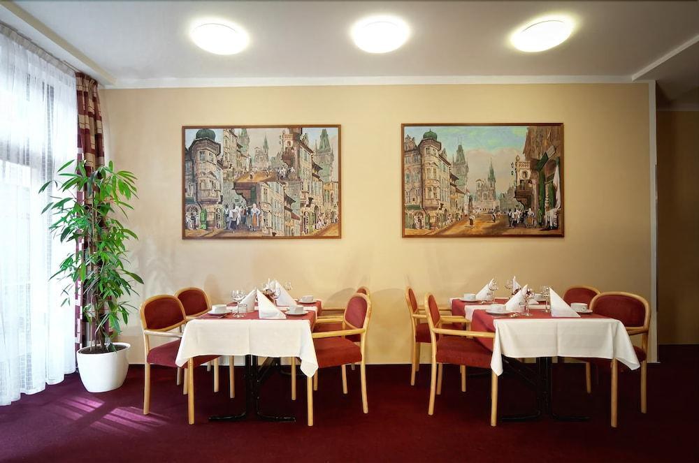 GLOBUS HOTEL photo 3