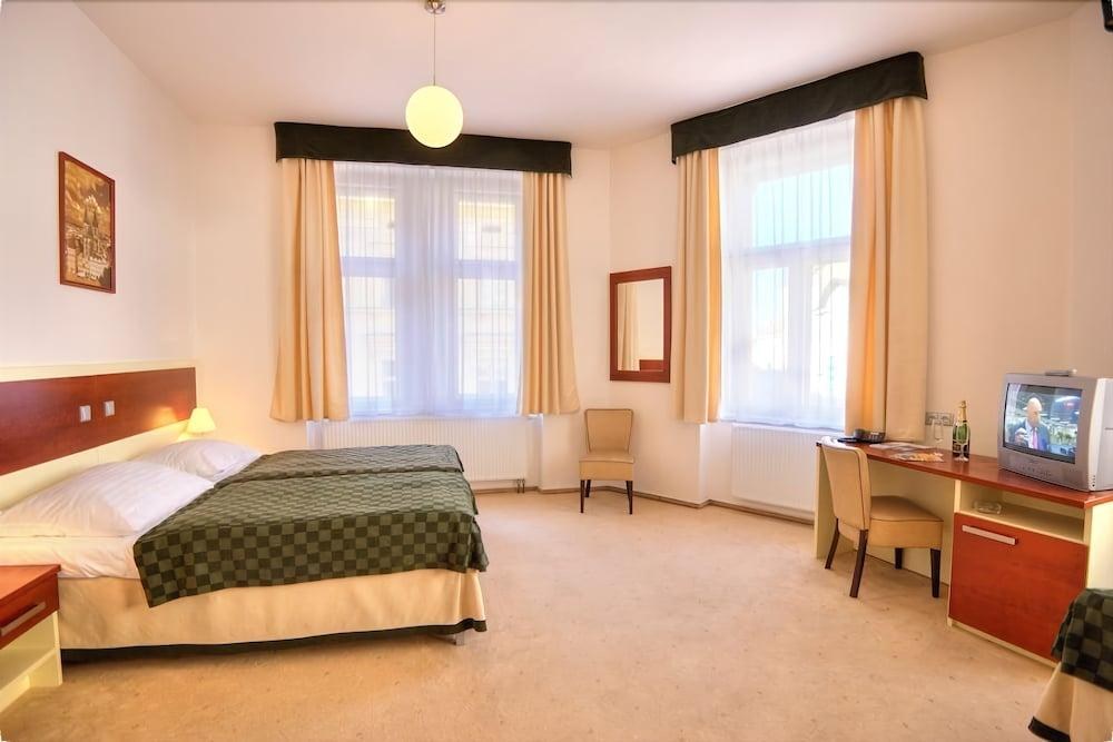 HOTEL VICTORIA photo 2