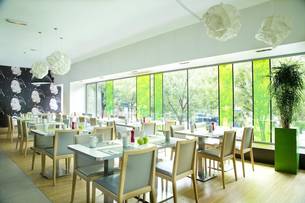 HOLIDAY INN PARIS OPERA GRANDS BOULEVARDS HOTEL photo 4