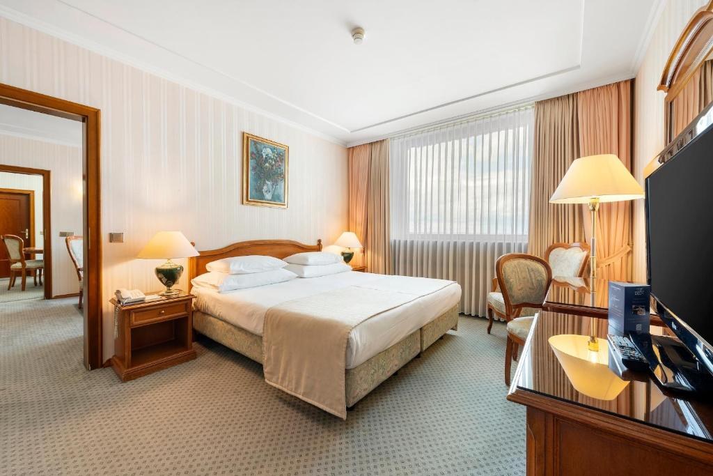 PANORAMA HOTEL PRAGUE BY VERDI photo 2