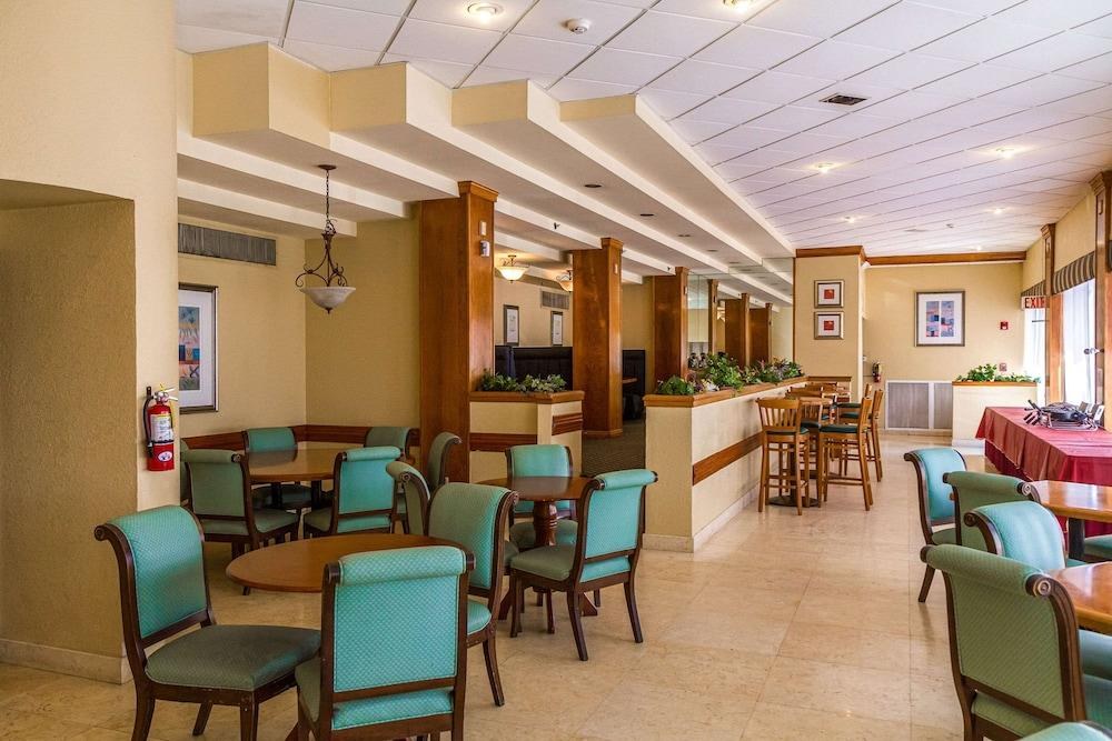 North Miami Beach Gardens Inn & Suites photo 2
