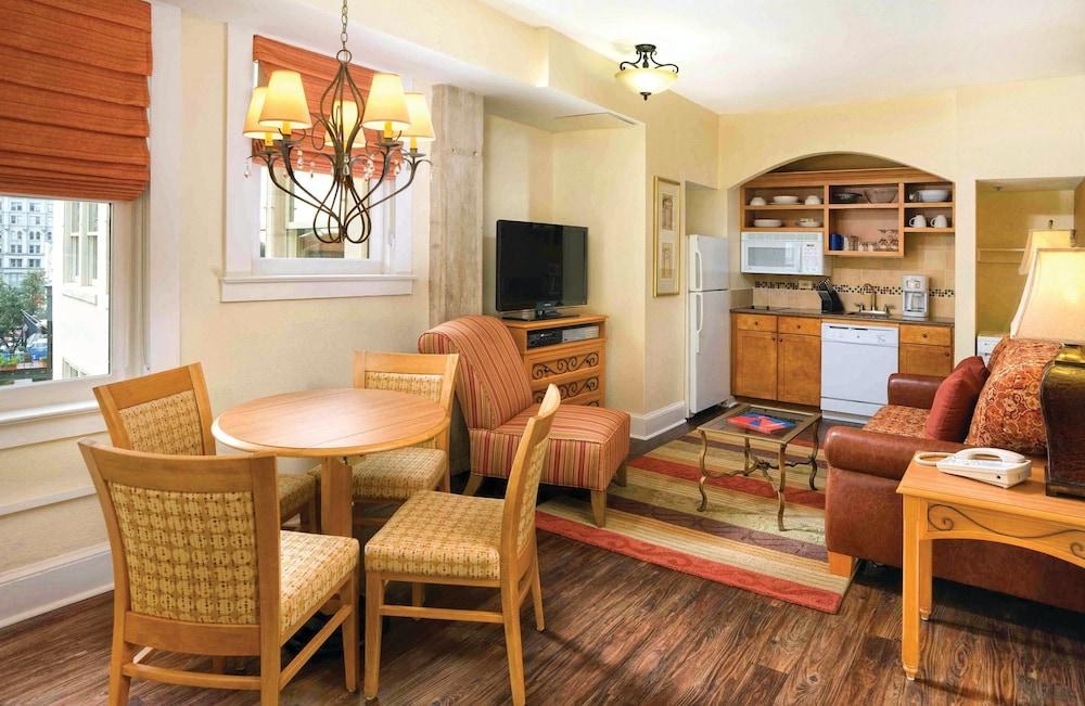 RIVERSIDE SUITES photo 3