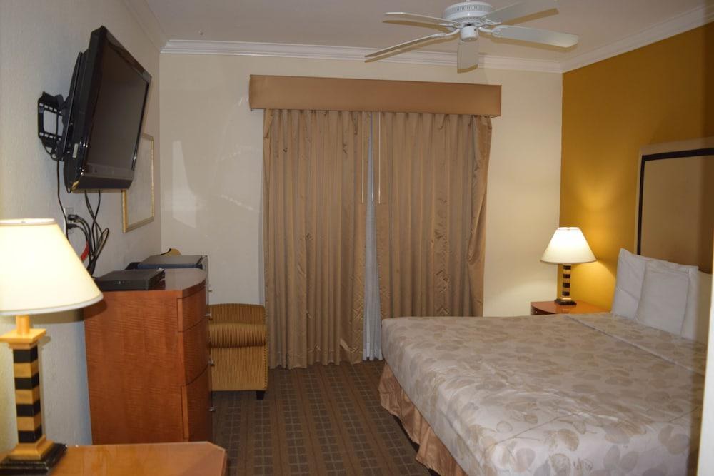 AMERICAS BEST VALUE INN & SUITES - SOMA photo 2