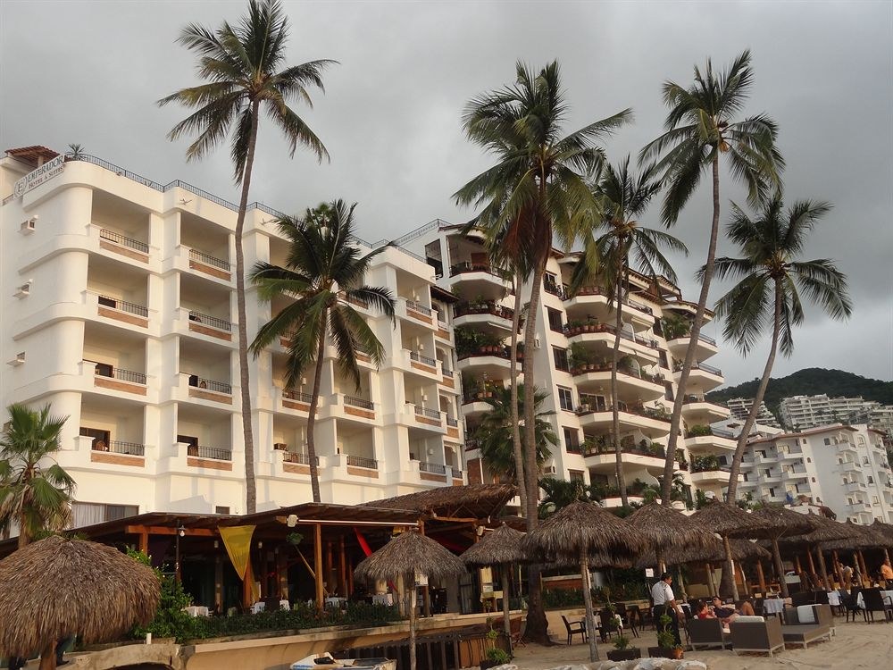 EMPERADOR VALLARTA BEACHFRONT HOTEL & SUITES photo 1