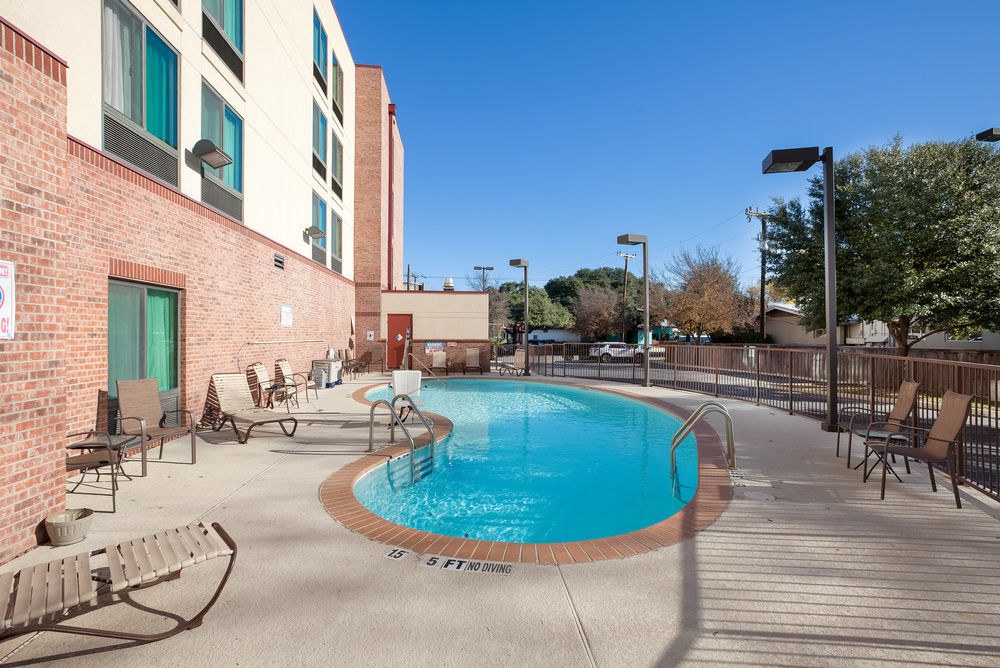 COMFORT INN & SUITES AIRPORT SAN ANTONIO