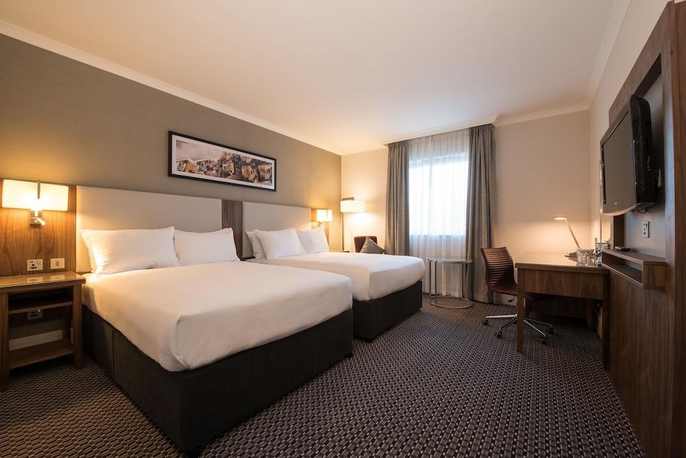 DoubleTree by Hilton Bristol North photo 2