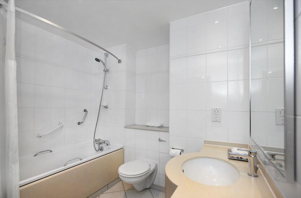 DoubleTree by Hilton Bristol North photo 3