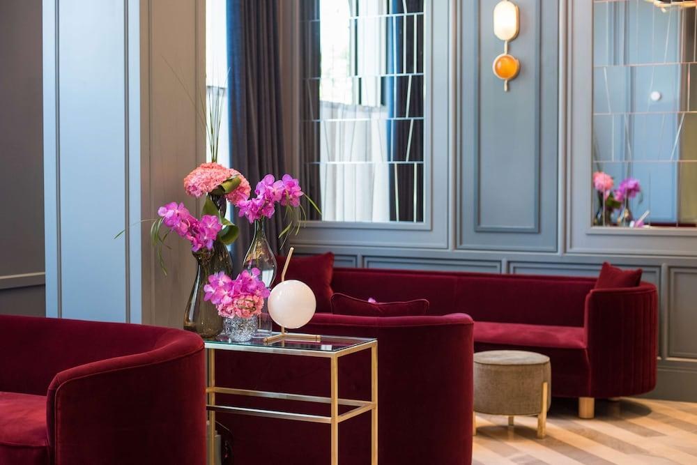 The Trafalgar St. James London, Curio Collection by Hilton photo 4
