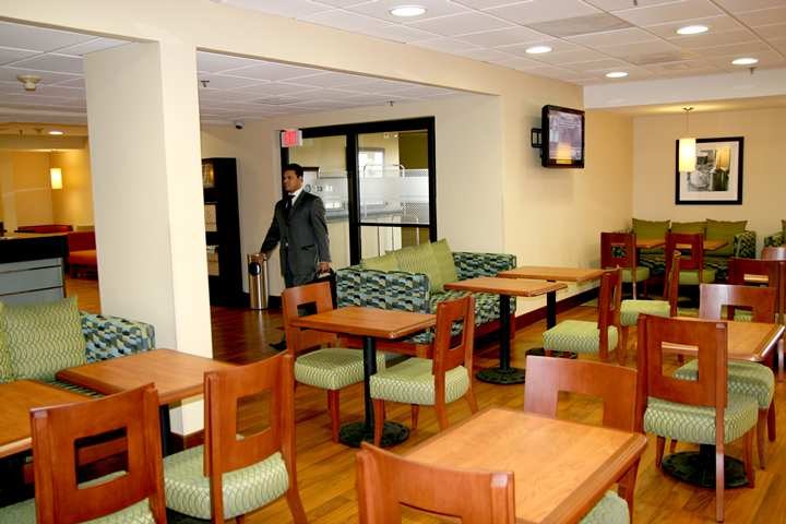 Hampton Inn by Hilton Monterrey-Airport photo 1