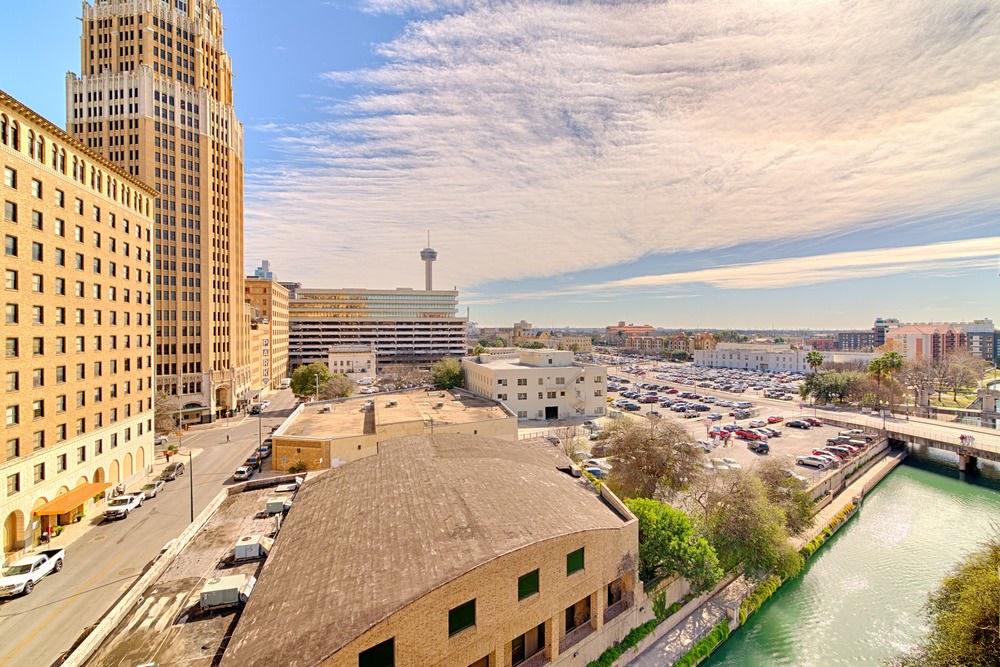 RIVERWALK PLAZA HOTEL
