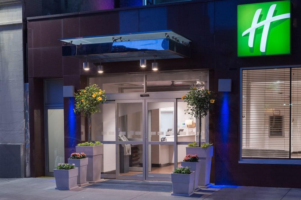 HOLIDAY INN EXPRESS TIMES SQUARE photo 3