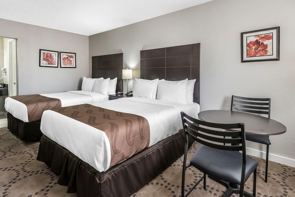 QUALITY INN SUITES KISSIMMEE BY THE LAKE photo 4