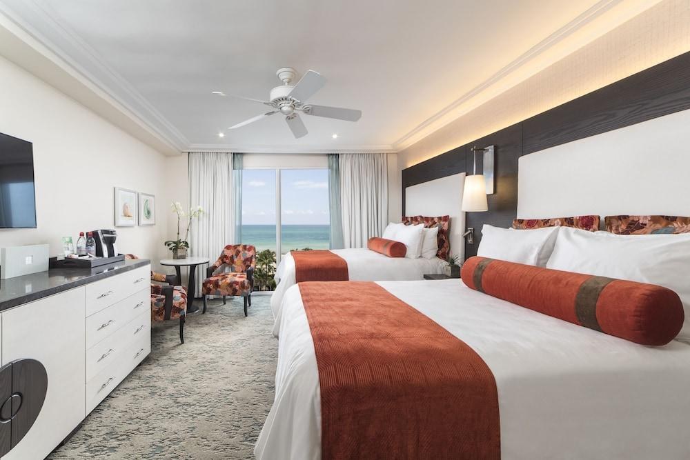 PALMS HOTEL AND SPA photo 2