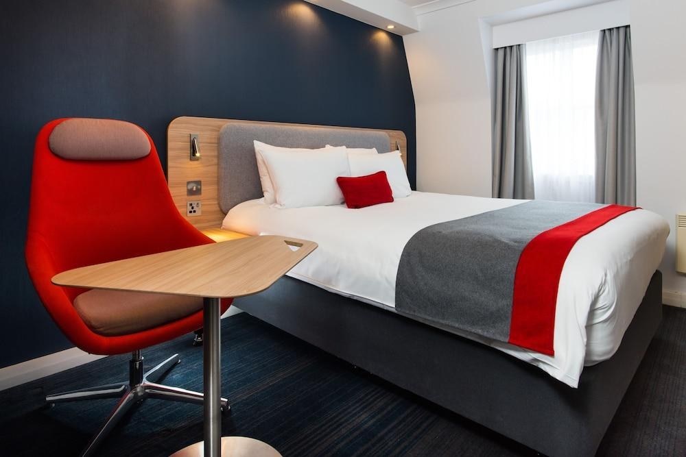 Holiday Inn Express London Hammersmith photo 2