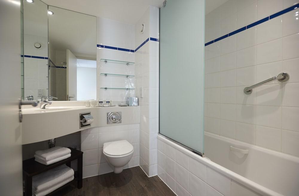 DoubleTree by Hilton London Excel photo 2
