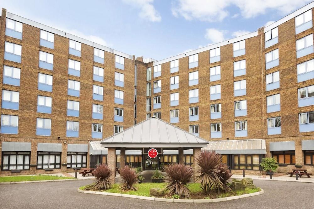 WATERLOO HUB HOTEL SUITES photo 4