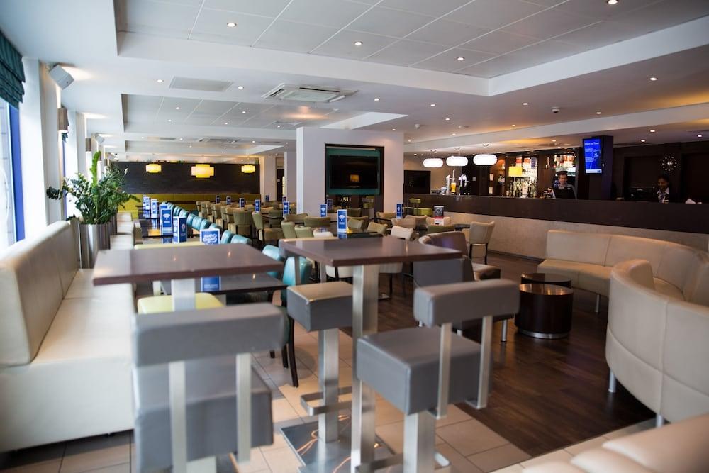 HOLIDAY INN EXPRESS LONDON STRATFORD photo 2