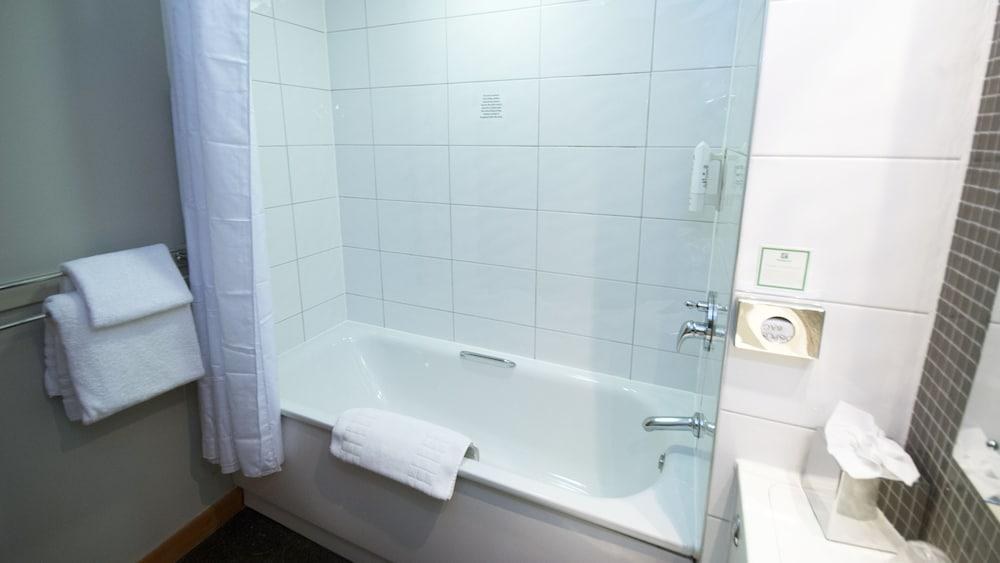 HOLIDAY INN CENTRAL PARK photo 2