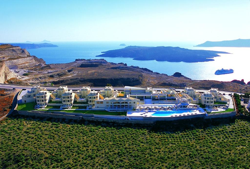 THE MAJESTIC HOTEL SANTORINI