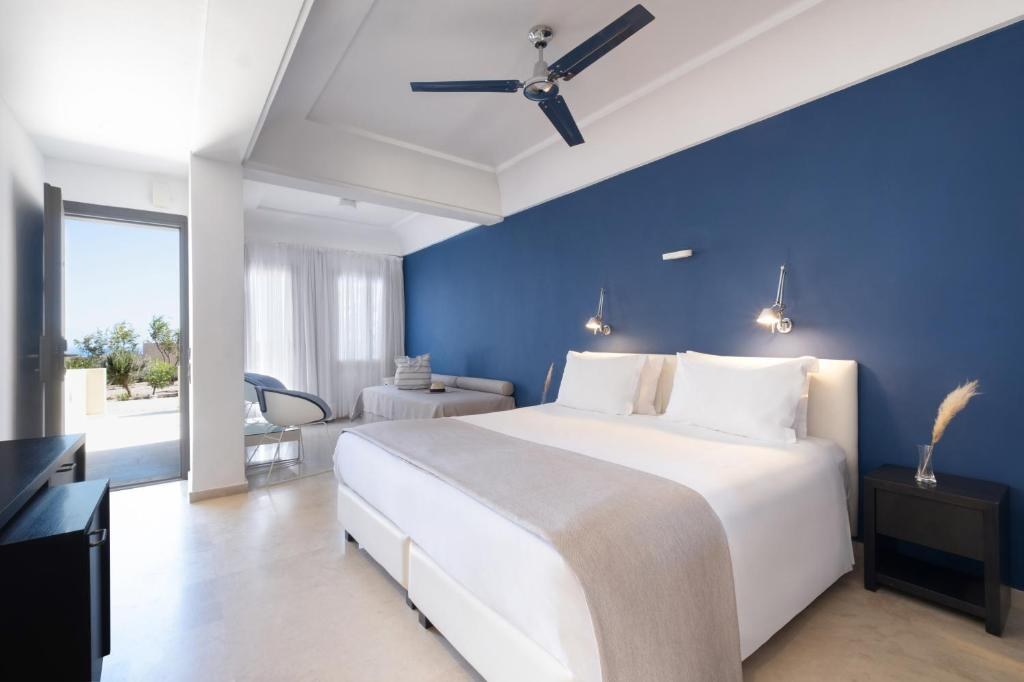 THE MAJESTIC HOTEL SANTORINI photo 4